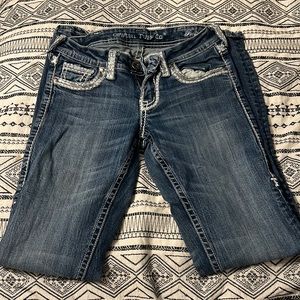 selling because there too small, W: 25 L: 33, very nice, and no stains.